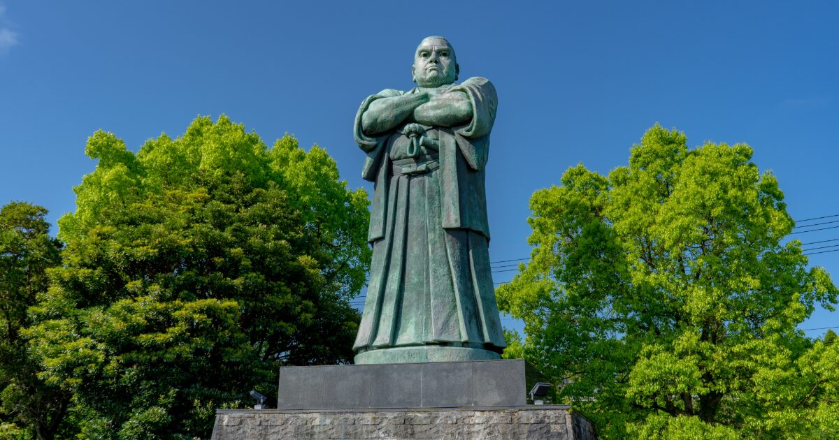 西郷公園に立つ西郷隆盛の銅像